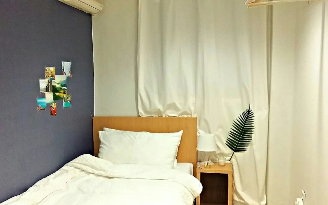 Chris Hostel