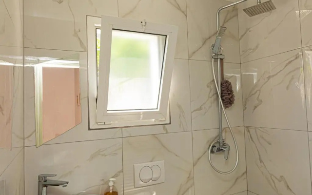Alonia Apartment