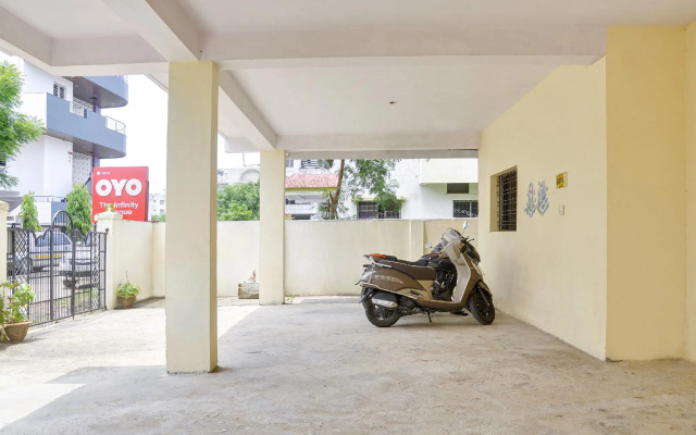 OYO 74918 Infinity Inn