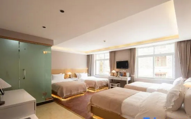 VALATOMS Fanlatu Hotel (Mount Siguniang Scenic Area)