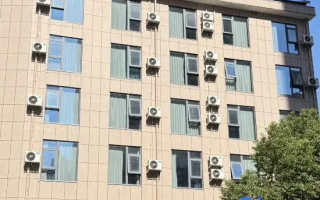 Tutu City Hotel (Chaling County People's Hospital Xiangyun South Bus Station)