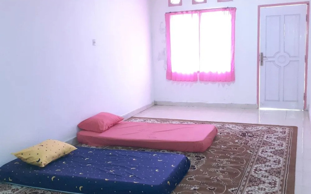 Almira Homestay near Airport - Hostel
