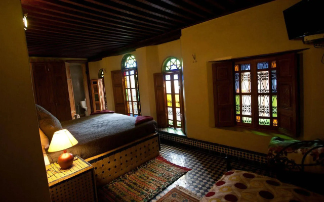 Riad Layalina