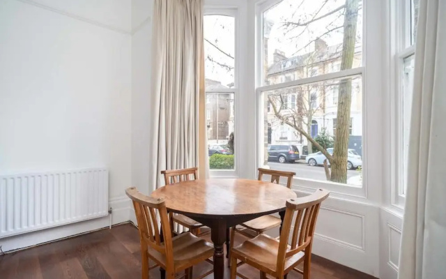 Lovely 2br Home in South London, 4 Guests