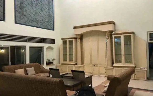Oyo 2621 Darmo Palace Syariah