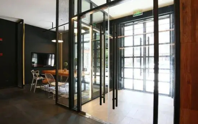 CJIA Apartment (Shanghai Xuhui Damuqiao Subway Station)