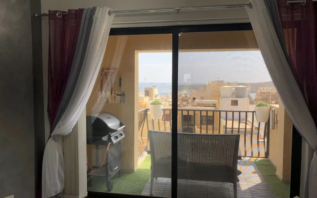 Sea View 2 Bed Apartment Close to Beach