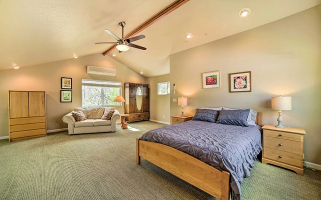 'hilltop Loft' Ukiah Vacation Rental!