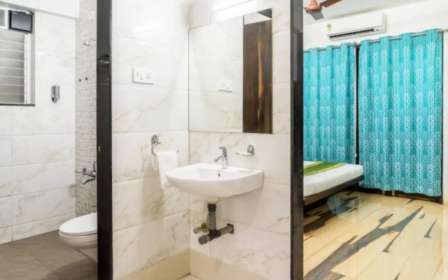 House Khas Suites by OYO Rooms