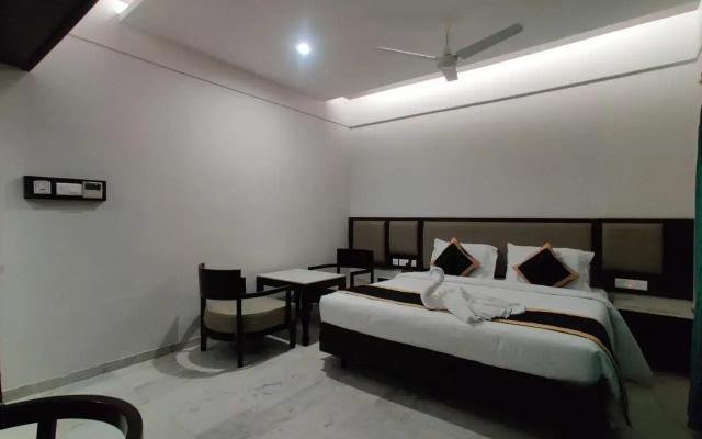 Hotel Saratharajans