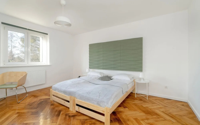 Studio With Outdoor Parking by Renters