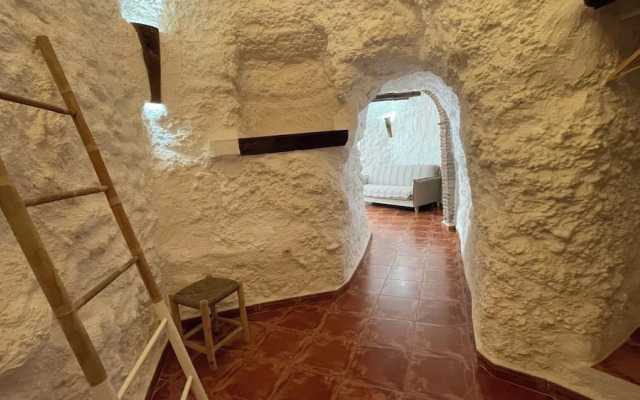 Cuevas El Atochal Orígenes