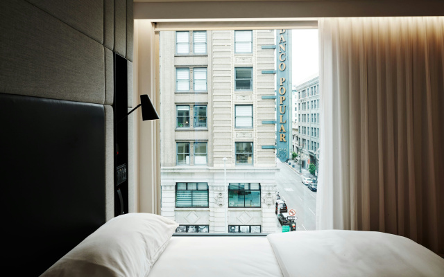 citizenM Los Angeles Downtown