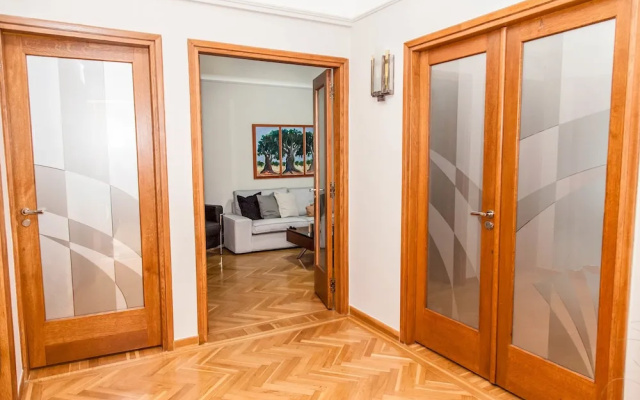 A Chic Kolonaki Apartment