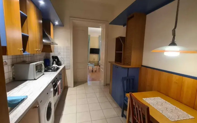 Spacious 2BR Apartment Central Long Stay