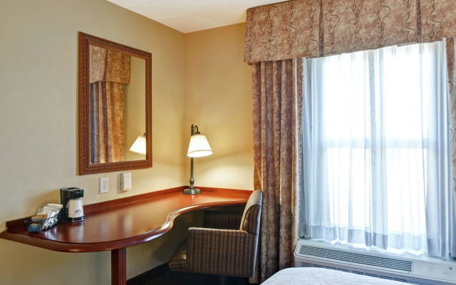Hampton Inn & Suites Fredericksburg-at Celebrate Virginia