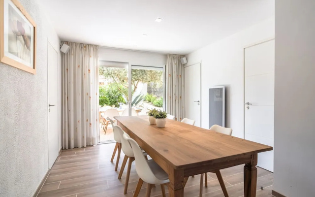 Villa in Pouzols with Private Pool & Vineyards