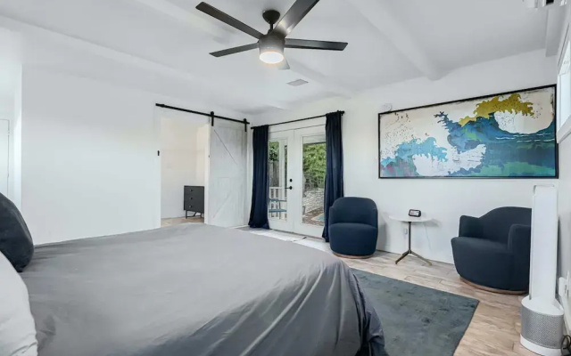 4 Bedroom Near Soco With a Private Pool & Sauna