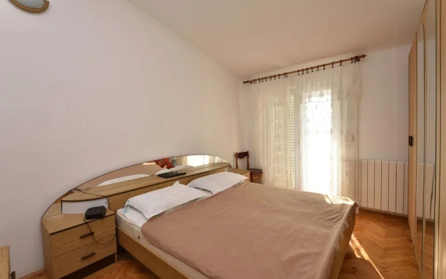Apartments and Room Mate-mare