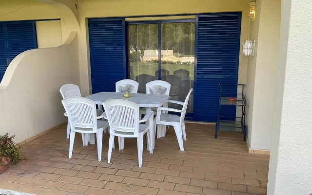 Superb Apartment with patio and pool view - BM