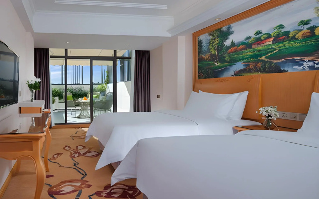 Vienna Hotel (Chuanxin Drum Tower Metro Station, Beijing Road)