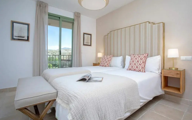 Exclusive 2BD Apartment Heated Pool Flamingos Golf