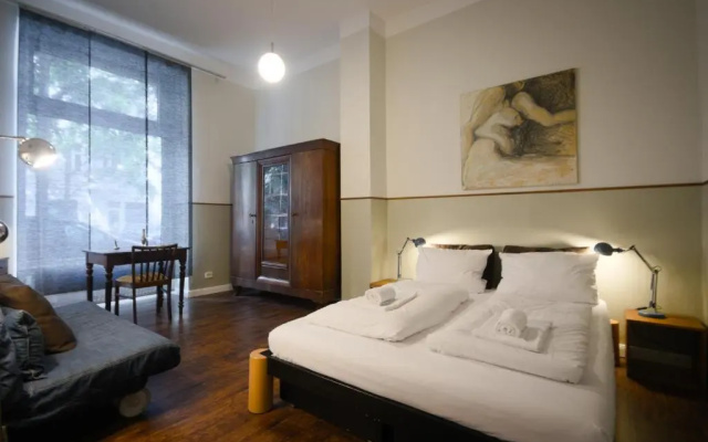 Altbauwohnung Mit 3 Badern (Pb6)