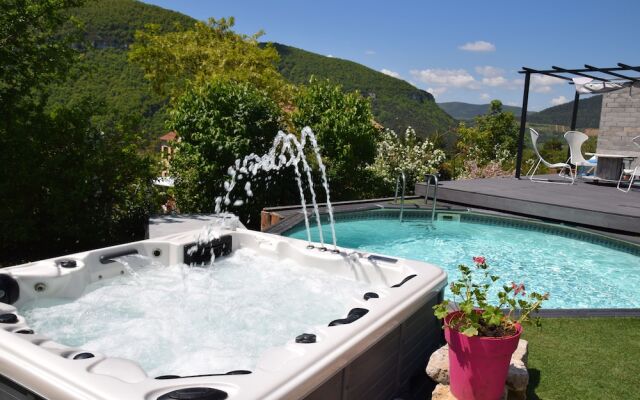 Le Soleilo Chambres D Hotes Avec Jacuzzi In Mostuejouls France From 91 Photos Reviews Zenhotels Com