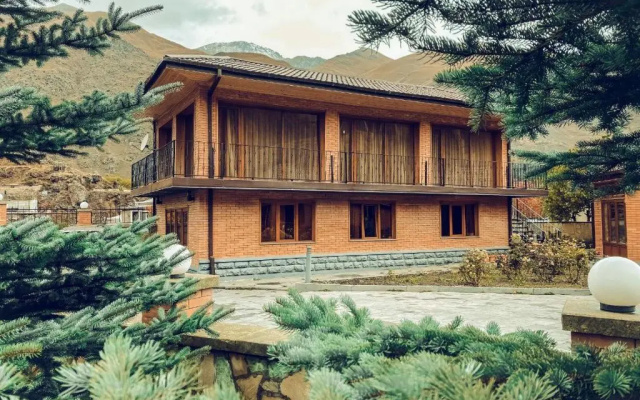 Family Hotel Vardisubani