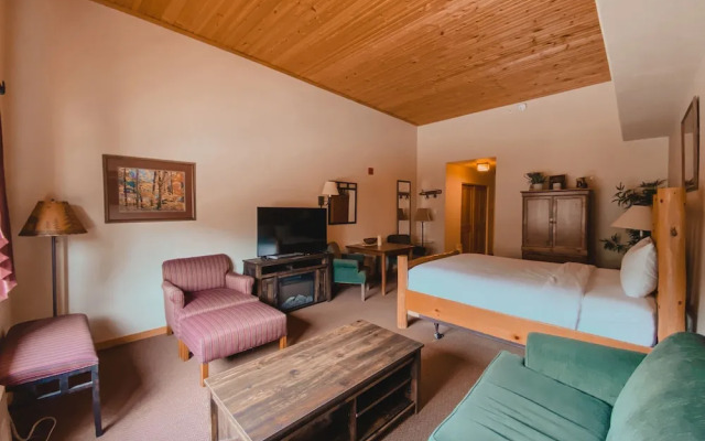 Gateway Lodge 5057