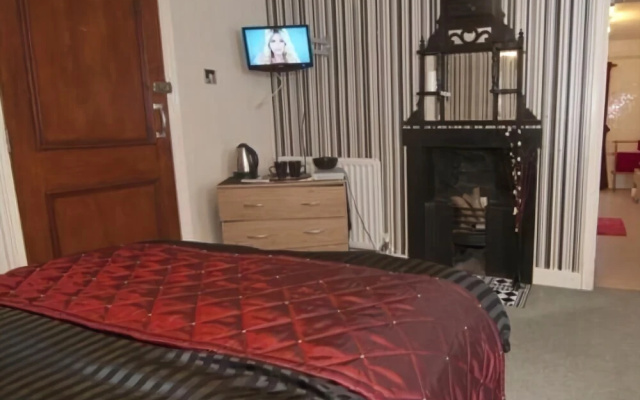Holland Arms Hotel