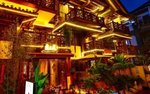 Zizaitian Homestay (Dujiangyan Scenic Area South Bridge Branch)