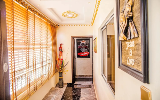 Tobby Royal Suites