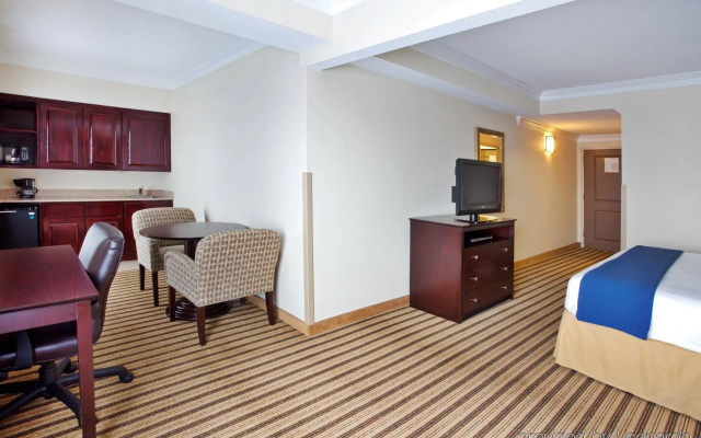 Holiday Inn Express & Suites Byron by IHG