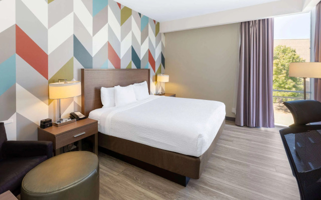 La Quinta Inn & Suites by Wyndham Tulsa Downtown/Route 66