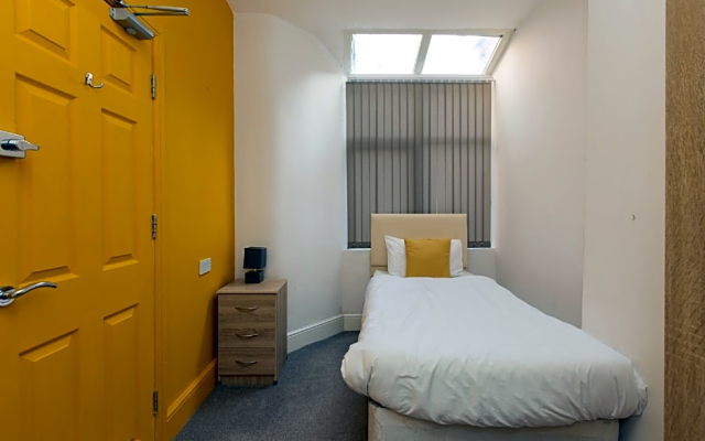 Townhouse @ 27 Electricity St Crewe