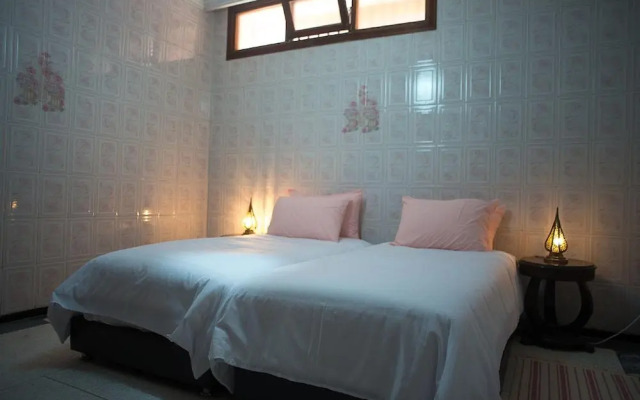 Lhostel