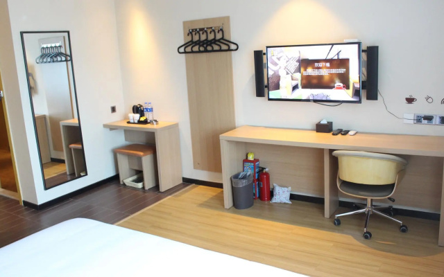 IU Hotels Guangzhou South High Speed Rail Station