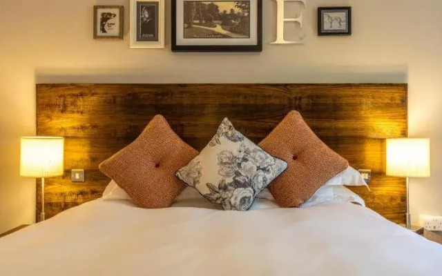 Greyhound Hotel
