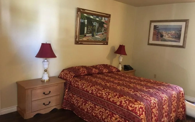 Vista Pines Motel