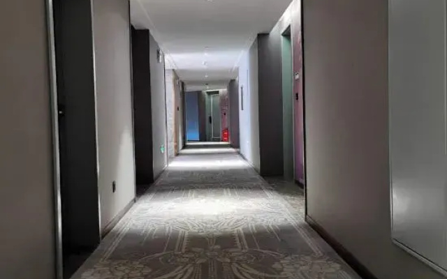 Mercure Hotel (Wuhan Yangluo Development Zone)