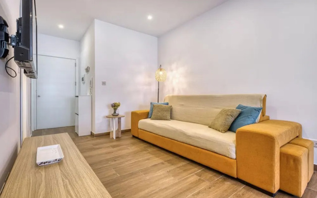Qala Tranquil Escape - Stylish With Terrace AC