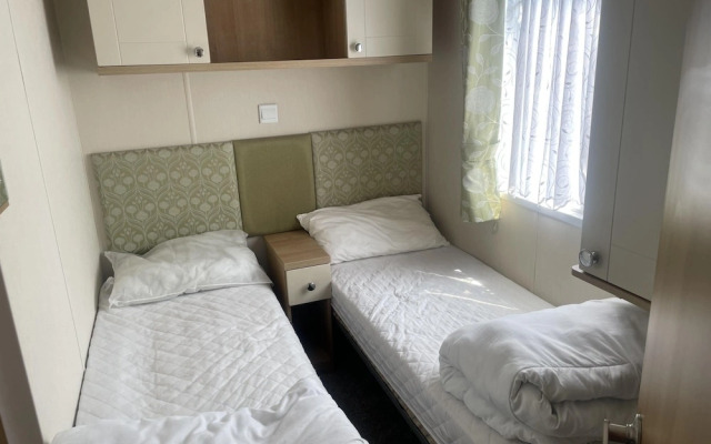 Stunning 3-bed Caravan in Clacton-on-sea