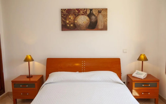 FF 01 - Bedroom 1 in Sea Breeze Guesthouse