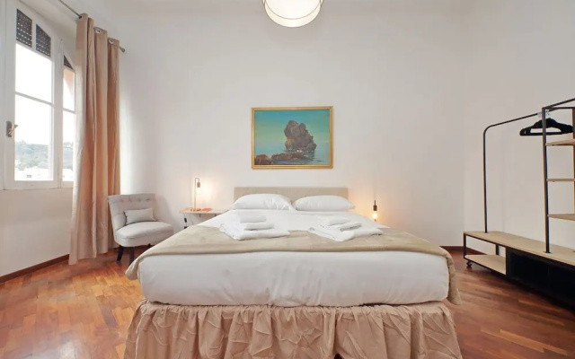 Giuliana Giant Apartment