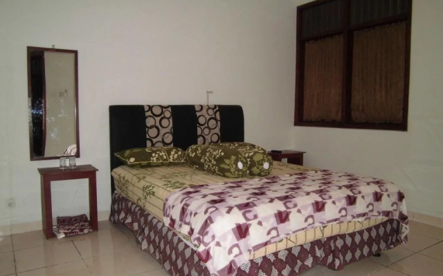 Griya Putri Dewi Family Guest House