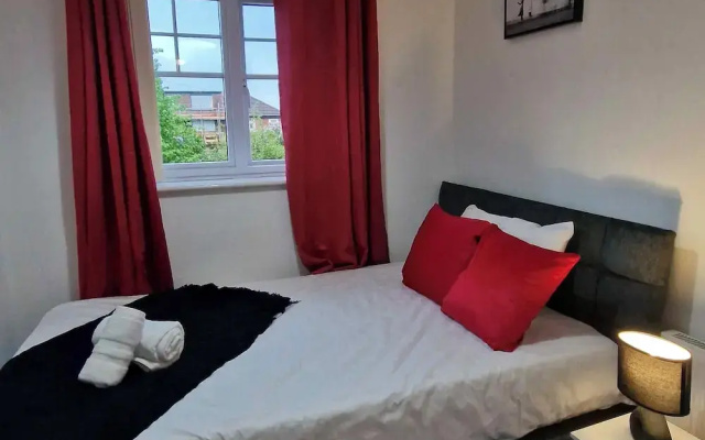 Stylish Pet Friendly 3 Bedroom House in Manchester