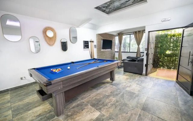 Provenza 5BR Jacuzzi 1 Block from Lleras