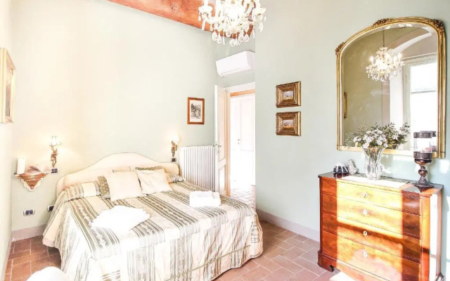 Apartment Guinigi with Private Courtyard