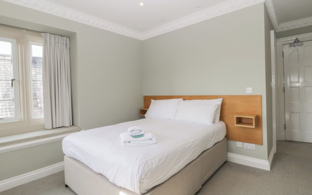 Harcombe House Rooms - First Floor Double